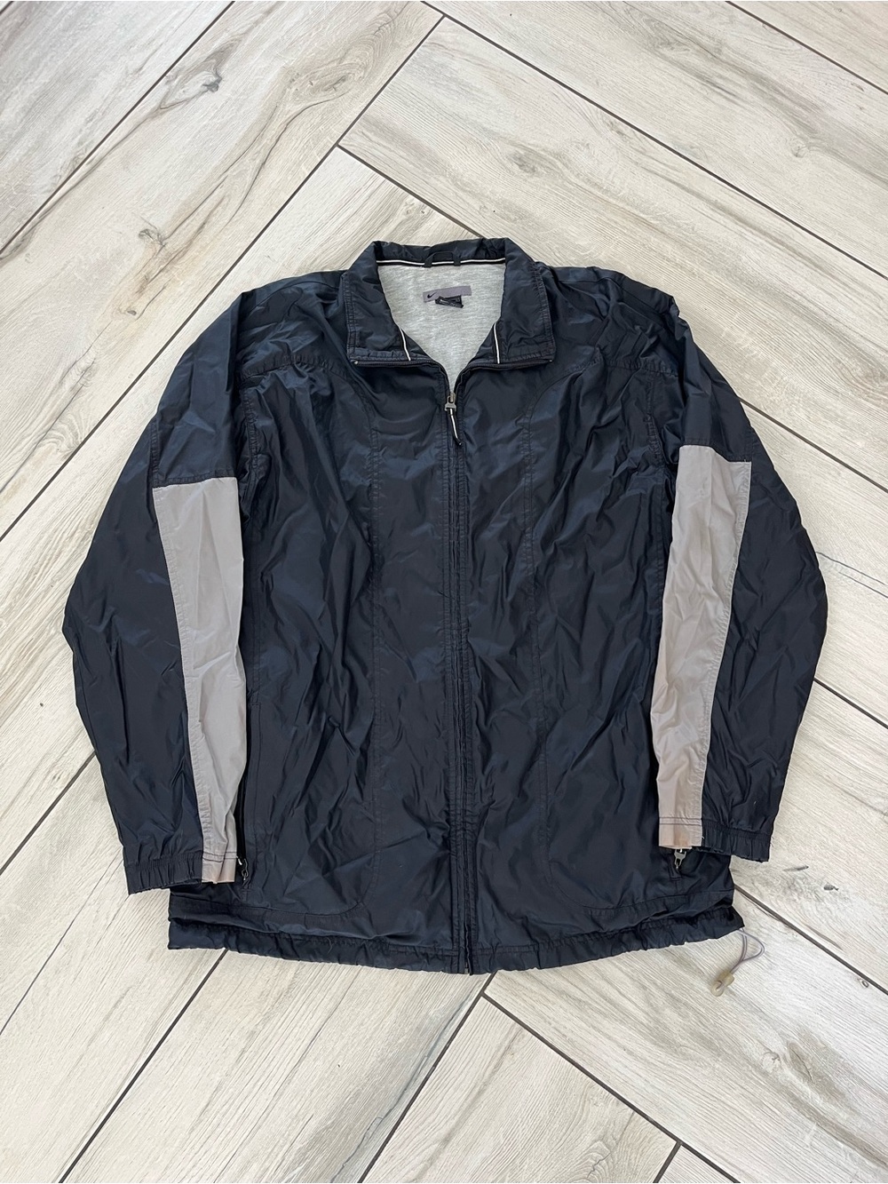 Men's Y2K Nike Black Windbreaker Jacket with Gray Sleeve Panels